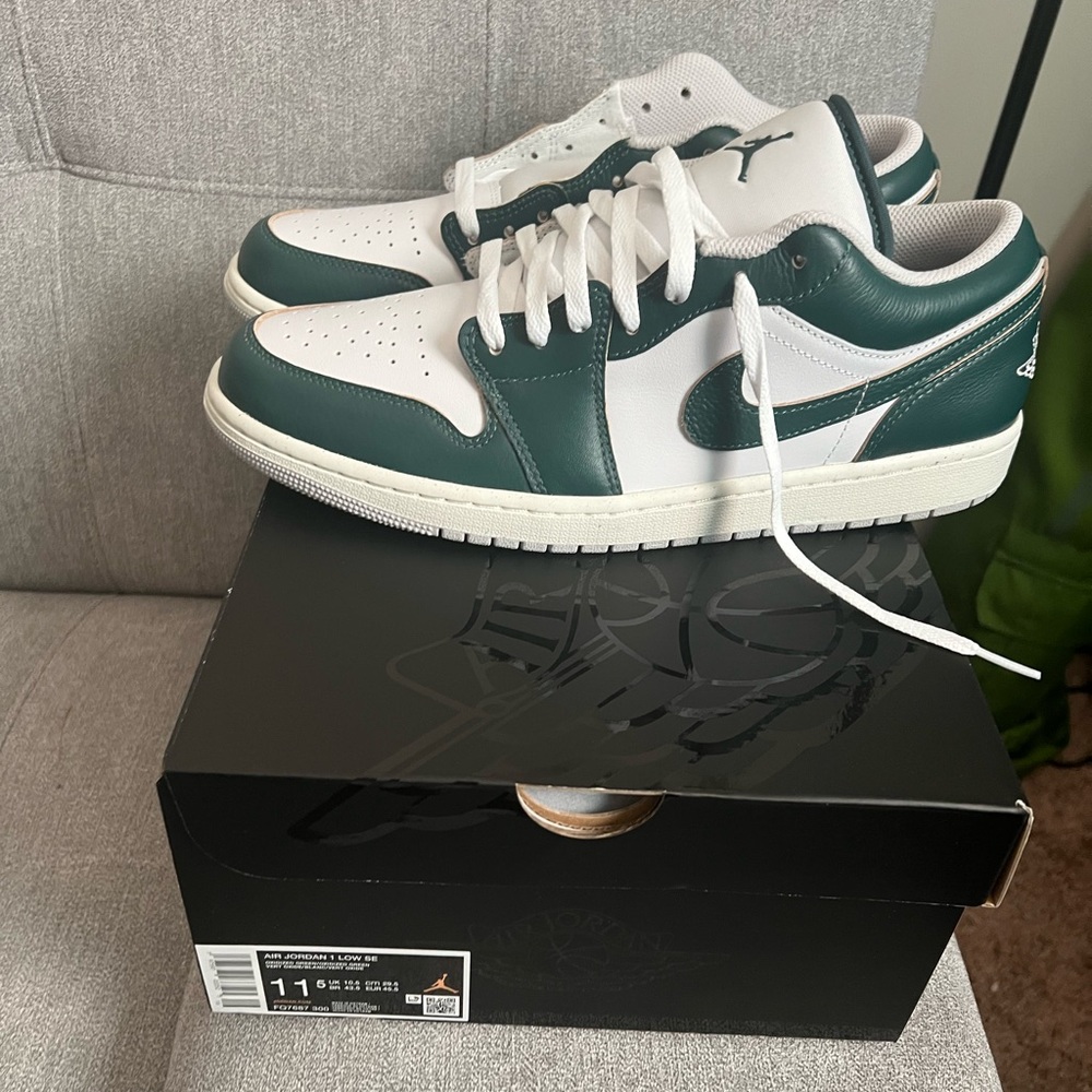 Nike Air Jordan 1 Low SE/ size 11.5 men’s/ Oxidized Green and White